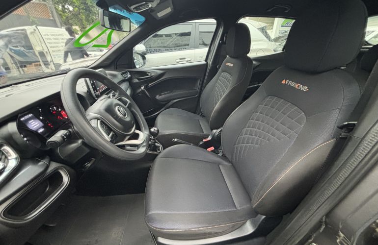 Fiat Argo 1.8 Trekking (Aut) - Foto #7