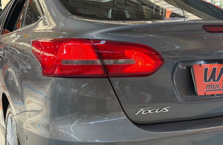 Ford Focus 2.0 Titanium Plus 16v - Foto #6