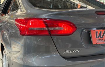 Ford Focus 2.0 Titanium Plus 16v - Foto #6
