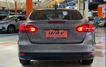 Ford Focus 2.0 Titanium Plus 16v - Foto #9