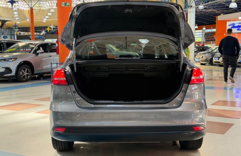 Ford Focus 2.0 Titanium Plus 16v - Foto #10