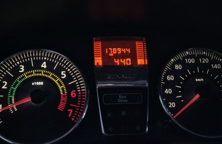 Renault Clio Hatch. Expression Hi-Power 1.0 16V - Foto #9