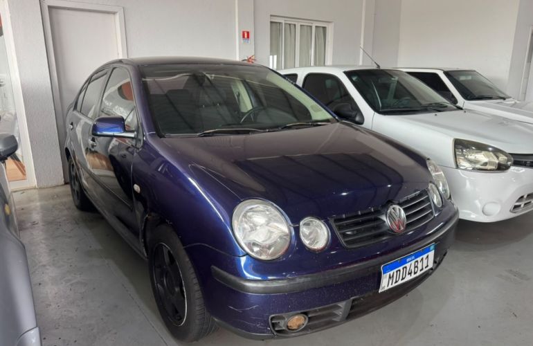 Volkswagen Polo Sedan 1.6 8V - Foto #2
