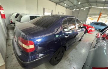 Volkswagen Polo Sedan 1.6 8V - Foto #4