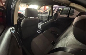 Volkswagen Polo Sedan 1.6 8V - Foto #6