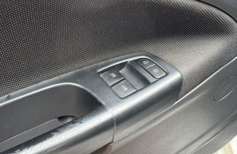Volkswagen Voyage 1.6 MSI (Flex) (Aut) - Foto #10