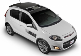 Fiat inclui teto solar no Grand Siena e novo Palio