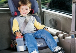 Como transportar bebês no carro