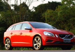 Volvo V60 T5 Comfort R-Design