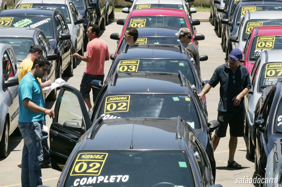 Carros usados cada vez mais desvalorizados no Brasil