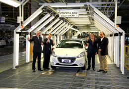 Peugeot 208 começa a ser produzido no Brasil