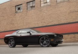 Dodge começa a revelar novo Challenger RT Redline