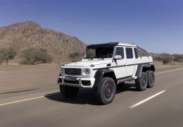 Mercedes-Benz apresenta seu carro de seis rodas 