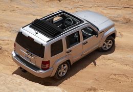 Chrysler faz recall em 30 mil SUVs no exterior