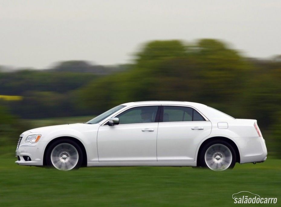 Chrysler convoca recall para modelo 300 no Brasil
