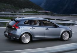 Volvo lança V40 no Brasil