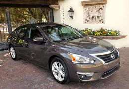 Nissan Altima é testado no Arizona (EUA)