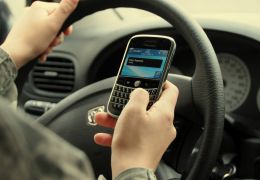 NY tomará medidas mais duras contra quem usar celular enquanto dirige