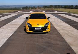 Renault Megane R.S. é apresentado no Brasil; confira os detalhes!