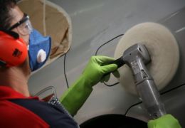 Como remover manchas da pintura do carro