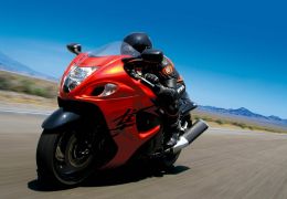 Suzuki lança Hayabusa vermelha nos Estados Unidos