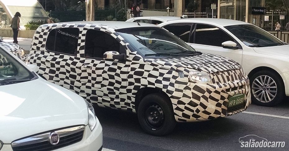 Fiat Uno 2015 é visto em São Paulo