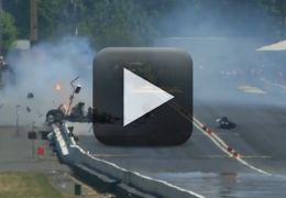 Piloto escapa de incrível acidente de Dragster