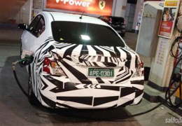 Nissan Versa é flagrado com camuflagem