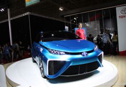 Toyota apresenta seu carro movido a hidrogênio no Salão de São Paulo