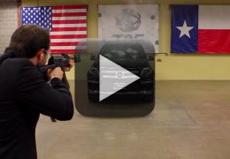 Vídeo mostra como é estar dentro de carro blindado atingido por tiros