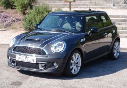 MINI lança Cooper S com câmbio manual