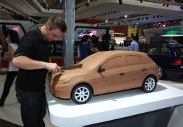 Novo VW Gol aparece em argila