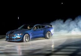 Ford apresenta Mustang GT350R