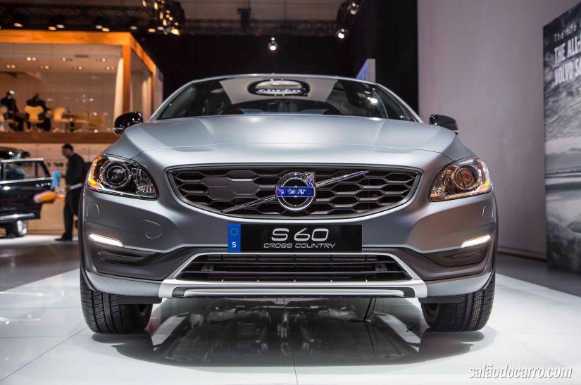 Volvo apresenta S60 Cross Country no Salão de Detroit