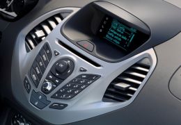 New Fiesta 2016 terá AppLink e Assistência de Emergência