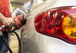 Carro antigo pode ter problema com o aumento do etanol na gasolina