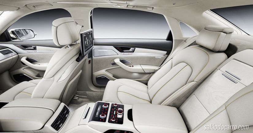 Audi A8 L faz massagem e custa R$ 457.300