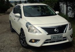 Impressões do Nissan Versa 2015 “made in Brazil”
