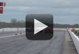 Carros derrapam e batem durante prova de arrancada