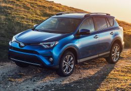 Toyota lança RAV4 2016 em Nova York