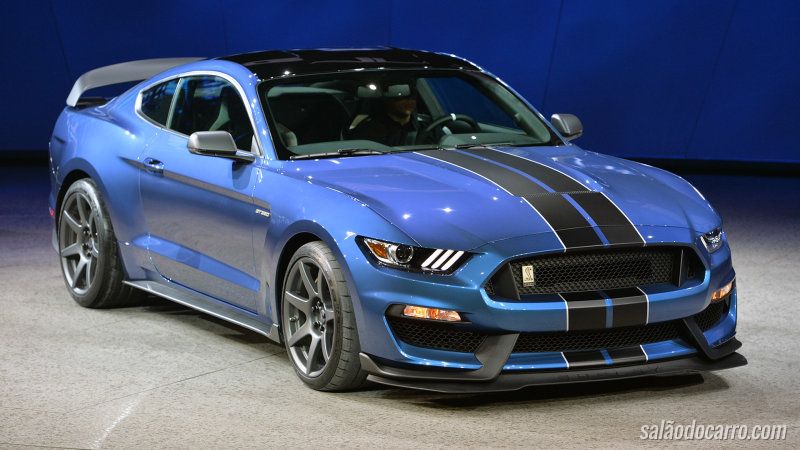 Ford presenteia fãs com edição limitada do Mustang Shelby GT350R