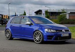 Hilux e Golf R400 são flagrados antes de estreia oficial