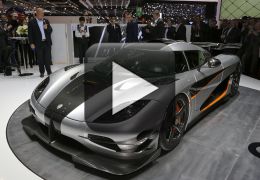 Koenigsegg One: 1 bate recorde de aceleração