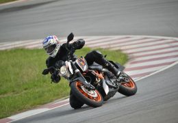 KTM 390 Duke ABS chega ao Brasil com 44 cv