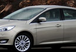 Ford lança Focus Fastback 2016