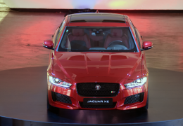 Jaguar lança XE no Brasil