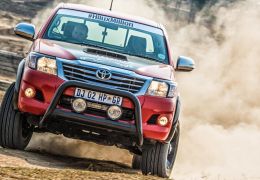 Hilux chega à África do Sul com motor V8 de 455 cv