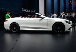 Classe S Cabriolet chama a atenção em Frankfurt
