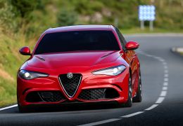 Alfa Romeo Giulia a diesel é flagrado na Itália