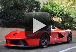 Confira um acidente envolvendo uma Ferrari recém comprada